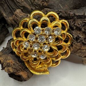 Vintage brooch - brushed & polished gold-tone and clear glass stone, EUC
